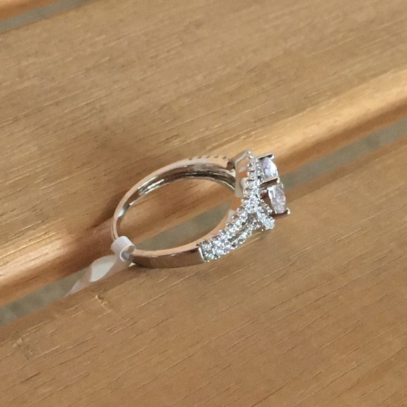 NWT Silvertone CZ Cubic Zirconia Halo Ring Size 5 - Picture 4 of 8